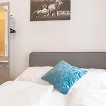 Joyful Room Near Hauptbahnhof